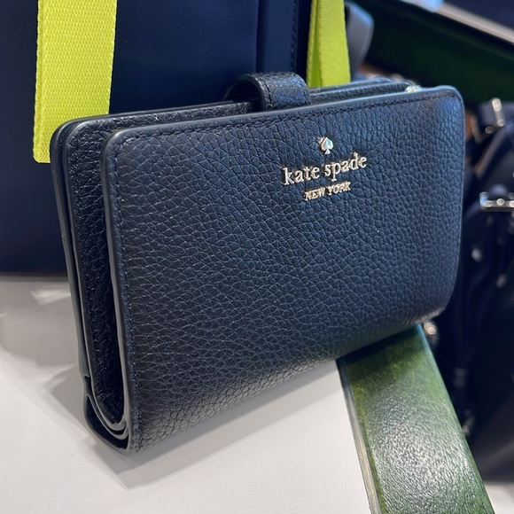 Kate Spade Leila Medium Compact Bifold Wallet
Black
NWT - Picture 4 of 16